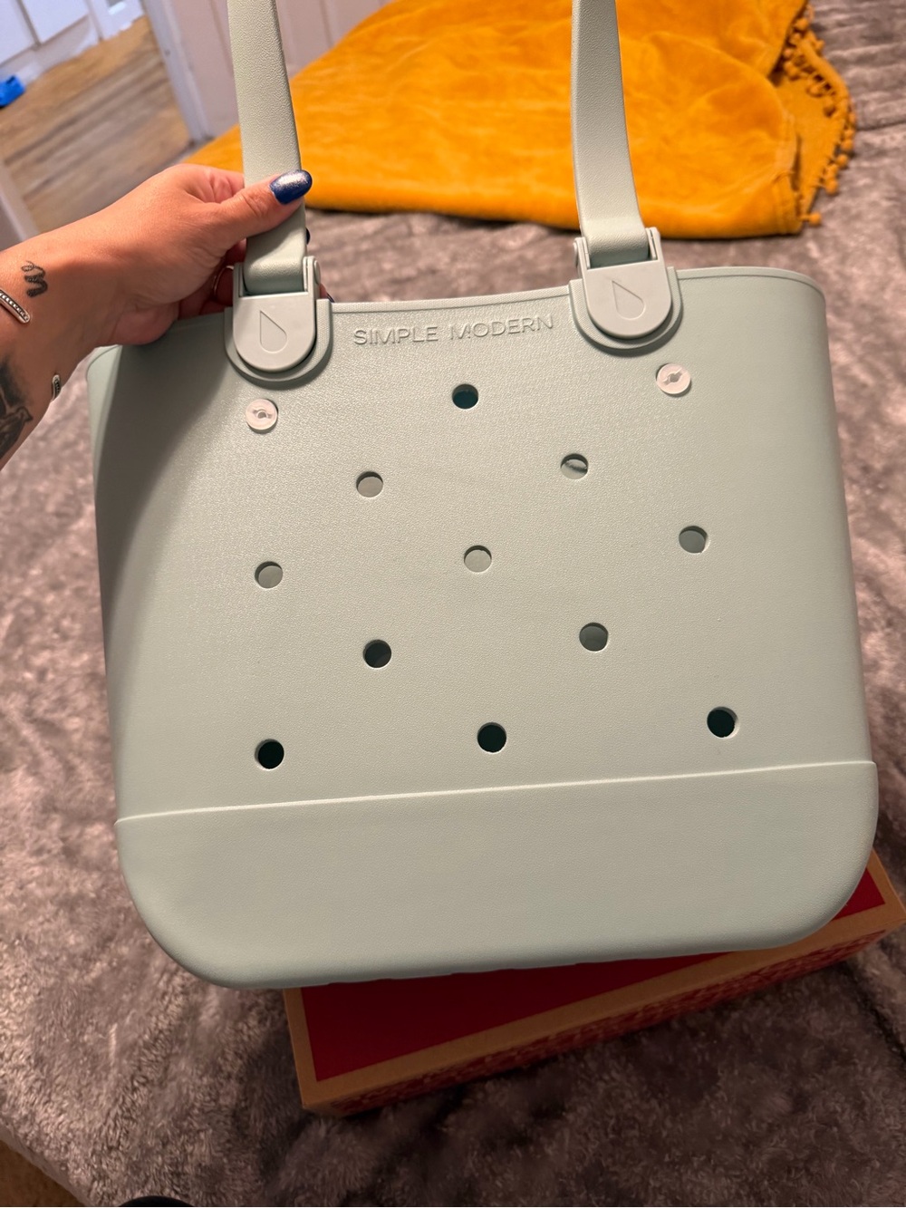 Simple Modern Mint Green Medium Beach Tote-Like New.